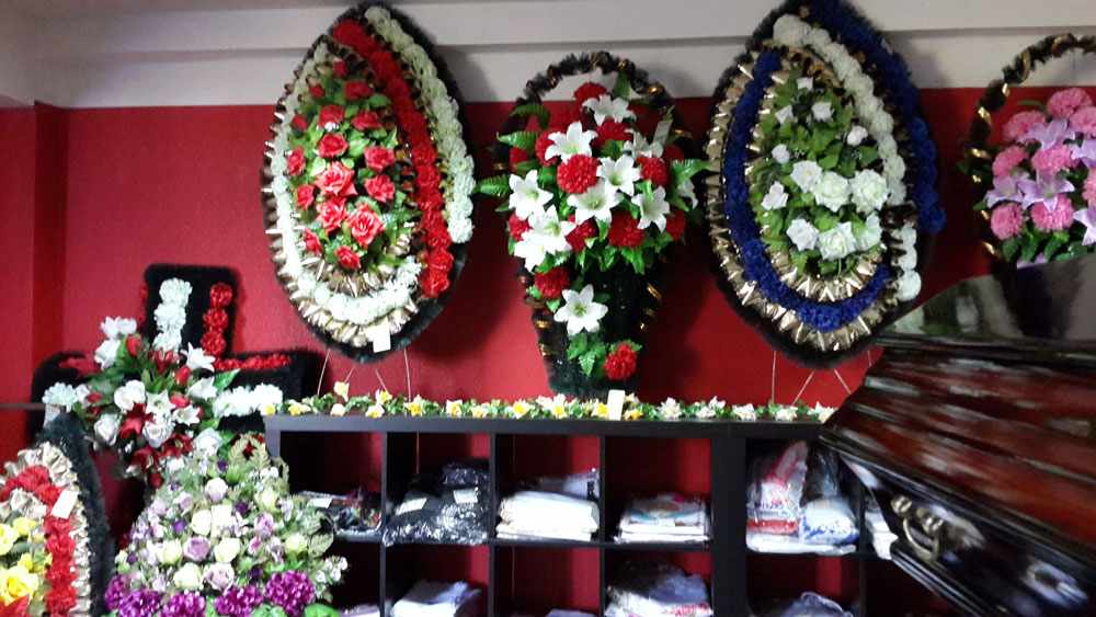 Подходящие цветы на похороны