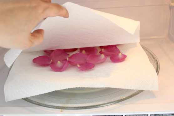 Сушка лепестков роз в микроволновке